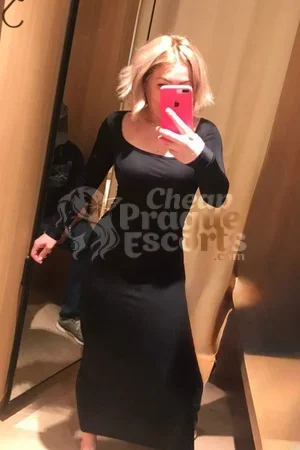 MILF Mila Escort