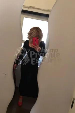 MILF Mila Escort